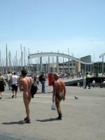 nudisti a Port Vell, Barcellona